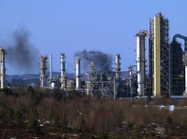  Norge kan fange opp nesten tre ganger så mye CO2-utslipp på Kårstø som på Mongstad, mener Venstre. 