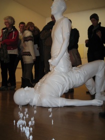  Bildet viser en kunst installasjon av Risør kunstneren Mikael Nygren, som også fikk Risør kommunes kulturpris for 2009.