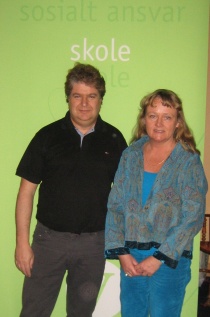  Kåre Pettersen (1. kandidat Vestfold Venstre) og Vera Lysklætt (Venstres medlem i Stortingets kommunalkomite)