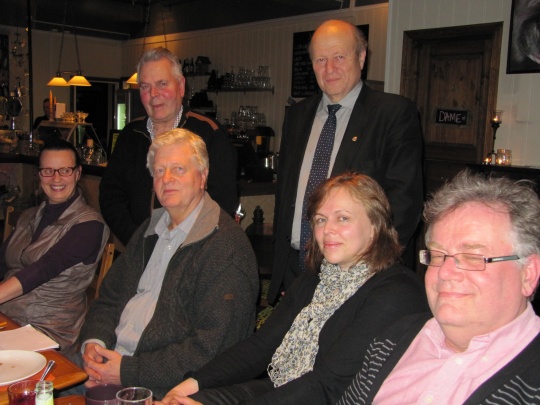 Kirsten J. Horrigmo, Kjell G. Hansen, Astrid Bøhn og Rune Bøhn foran, Einar Robstad og Odd Einar Dør
