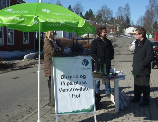  På plass i Hof fra v.: Monica H. Hagen, Kim Hjardar og Jan-Gunnar Tunstrøm