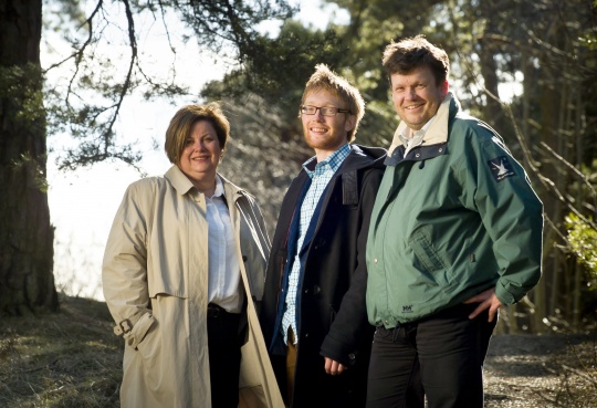  Per Magnus Finnanger Sandsmark (Halden) (i midten) er Venstres førstekandidat til fylkestingsvalget. F.v.: 3. kandidat Britt Fladmark Holta (Eidsberg), 2. kandidat Sindre Westerlund Mork (Moss)