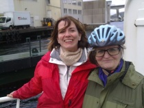 Ragnhild og Gunn på sundbåten