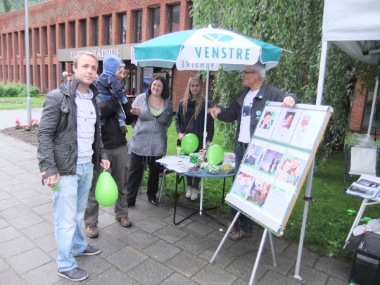  Halvor, Marit, Tuva og Jon Ove på stand under Lustradagane 2011