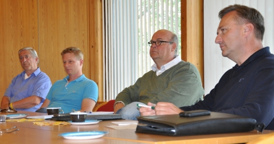 Fellesmøte for lokallagene på Øvre Romerike Fra v: Alan Nicholson og Stig Løkke Sørensen fra Nes, John Wilhelmsen leder i Ullensaker Venstre, og Lars Peder Nordbakken, leder i Gjerdrum Venstre og Akershus Venstre.