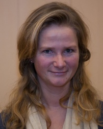 Marianne Arctander brenner for IB-linje ved Røyken VGS.