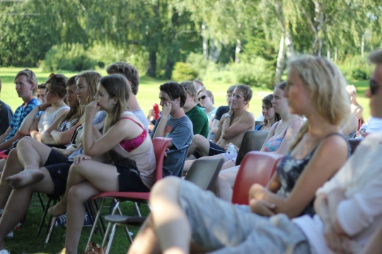 Ine Vestengen på Unge Venstres sommersamling 2011.  Programmet på samlingen ble endret mye som følge av terrorangrepene.