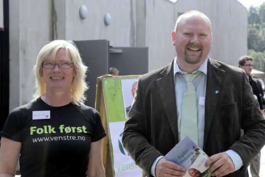 Ann Osaland og Jone Nyborg stod på stand for Venstre på Finslandsdagen 20. august 2011.