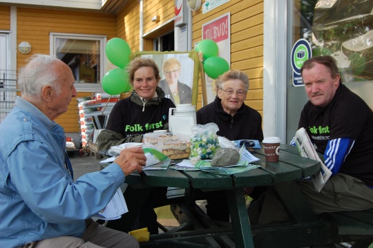 Venstre på stand på  Tjøtta