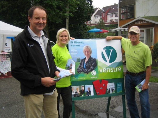  Venstre sine listetopper på stand på Sætredagen; Geir Stave, Gunn-Torill Homme Mathisen og Bjørn Lindvig.