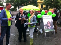  Venstres leder kan glede seg over god stemning og økt interesse for Venstre. Her fra stand på Grønland Torg i Oslo. 