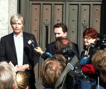 Pressekonferanse på Rådhustrappen
