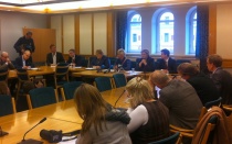  De fire borgerlige partiene er enige om at omstillingsprosessen ved Oslo Universitetssykehus har gått for fort og de foreslår fire tiltak for å bedre situasjonen.