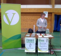 Valgtorg på Nes videregående skole med Unge Venstre på stand