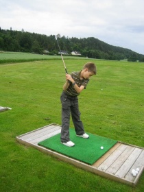  Spill golf i Hurum.