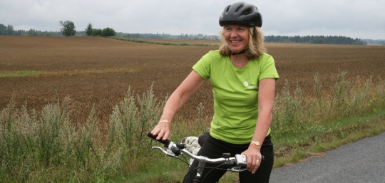  Borghild Tenden sparket i gang valgkampen 2009 på sykkel fra Ås til Frogn.