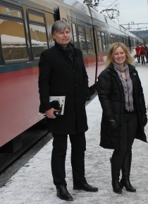 Ola Elvestuen og Pernille Bruun-Lie på Skoppum stasjon