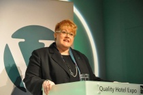  Pilene peker oppover for Venstre og partileder Trine Skei Grande.