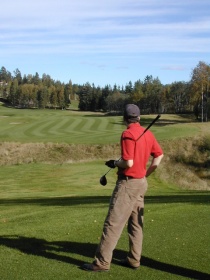 Steinar spiller golf