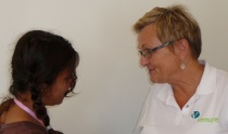 Anne Margrethe Larsen og kvinnelig asylsøker i Mandal