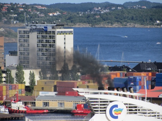 Color Line skorstein røyk Kristiansand havn