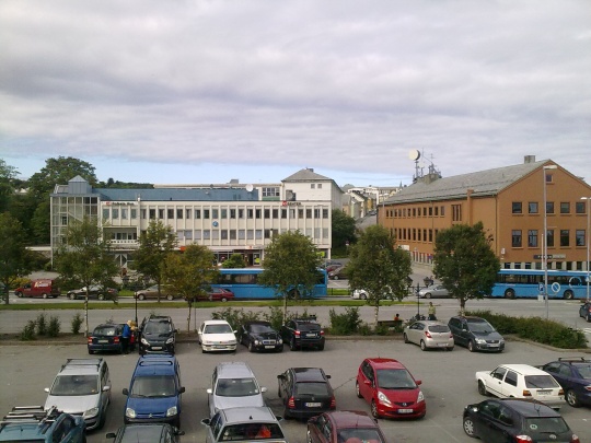 Kongens Plass en fredag i ettermiddagsrush