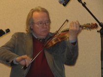 Hallvard T. Bjørgum speler