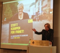  Amnestys John Peder Egenæs startet dagen hos Venstre, og oppfordret til støtte til årets TV-aksjon.
