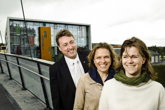  Budsjettet for 2013 har grønn profil, med kraftig styrking av bevilgningene til gang- og sykkelveier, kollektivtilbud og miljø. Fra venstre: Inge Solli, Siri Engesæth og Solveig Schytz. 