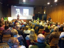 Salen var fullsatt og stemningen god under gårsdagens møte i Eidsvoll.