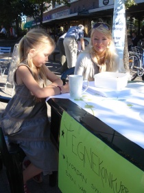 Ringerike Venstre tegnekonkurranse på Torget