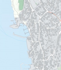  Fergen til Oscarsborg går fra Sjøtorget i Drøbak. Se den prikkete blå linjen på kartet, så ser du hvor båten kommer inn.