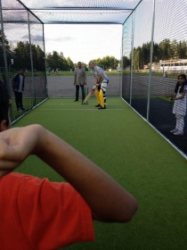 Ola Elvestuen åpner Bjørndal cricketpitch