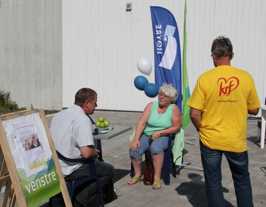 Stand på Spangereid 24.aug Mest politikere