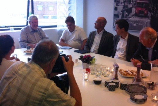  Fra pressekonferansen om E18. Fra v. P.E.Johansen, K. Pettersen, H.H.Hønsvall, K.A.Hareide, S. Flåtten