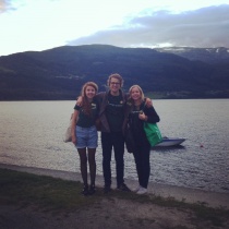  Tone Bjørndal, Emina Koch og Mathias Fischer koste seg på valtorg på Voss. 