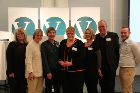  Fra venstre: Britt Giske Andersen, Heidi Hogset, Frøydis Austigard, Trine Skei Grande, Ragnhild Helseth, Pål Farstad og Steffen Falkevik. Også Ole Johan Høyby deltok, men var ikke tilstede da bildet ble tatt.