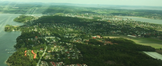 Nøtterøy og Tønsberg sett mot nord fra luften over Vestskogen