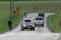  Slike situasjoner skal det bli slutt på når veien mot Ås skal legges om. Venstre mener det må komme gang- og sykkelvei mot Horgen også.