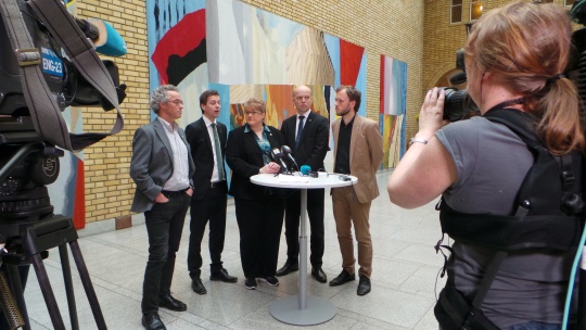 Rasmus Hansson (MDG), Knut Arild Hareide (KrF), Trine Skei Grande (V), Trygve S. Vedum (Sp) og Audun