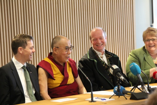  Dalai Lama i møte på Stortinget