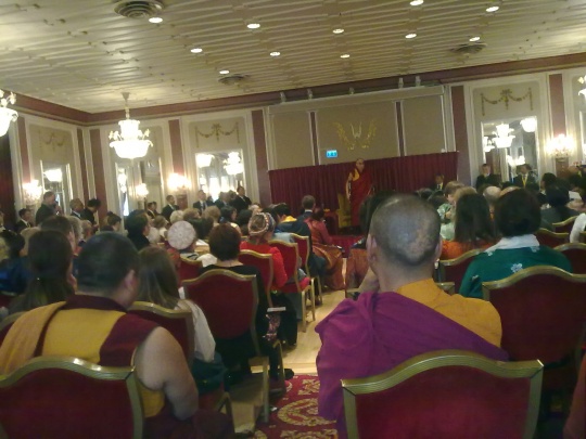  Dalai Lama i møte med tibetanere på Grand Hotel 9.mai