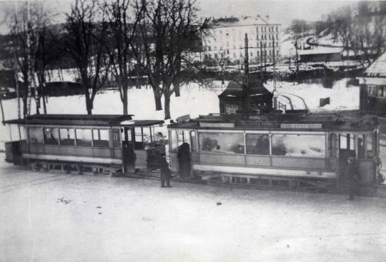 Blåtrikk, motorvogn 193 og tilhenger 178 ved trikkesløyfa på Skøyen 1915
