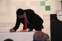 Abid Raja signerer DRB