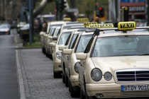  Venstre vil gi fylkeskommunene mulighet til å sette krav om null- og lavutslippsteknologi i nye taxier. 