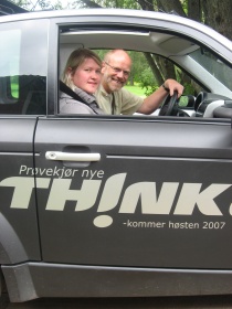 Anne Solsvik og Jan Kløvstad i Think (elbil)
