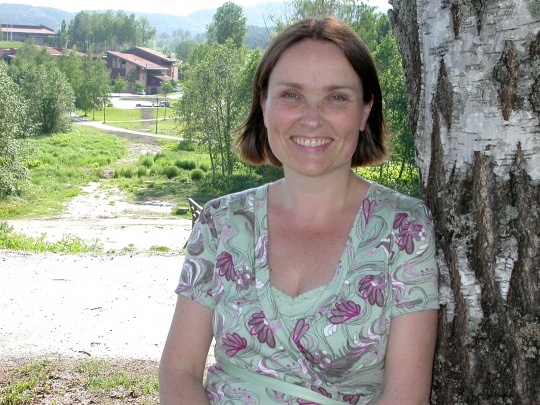 Kristina Riis Iden  Kristina Riis Iden har flytta frå Bø og Per Espen Fjeld har rykka opp til fast plass i kommunestyret, sjå bilete av han under oppføringa som leiar i laget.