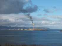  Utslippene fra StatoilHydros anlegg på Melkøya fortsetter på ubestemt tid. - Det skjer uten at folk får gode svar på om utslippene er helseskadelige, sier Lysklætt.