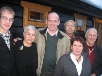  Hans Antonsen (midten) sammen med det nye fylkesstyret i Aust-Agder. 